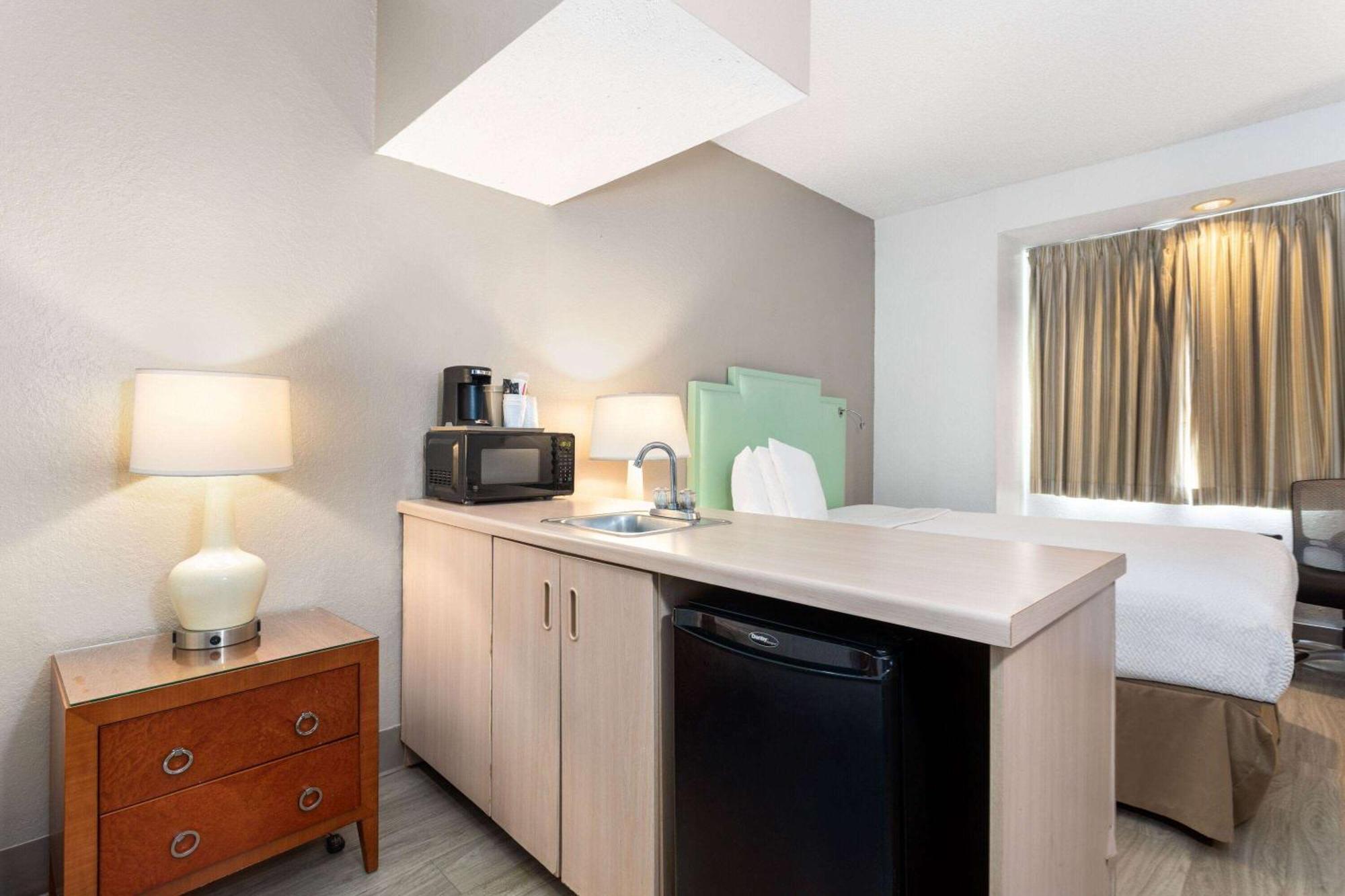 Baymont By Wyndham Orlando-International Dr-Universal Blvd Exterior foto